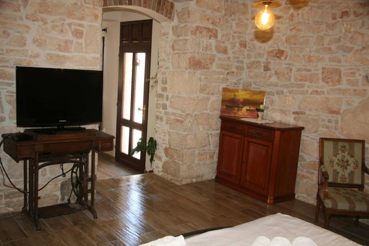 Apartments Sena Пула Екстериор снимка