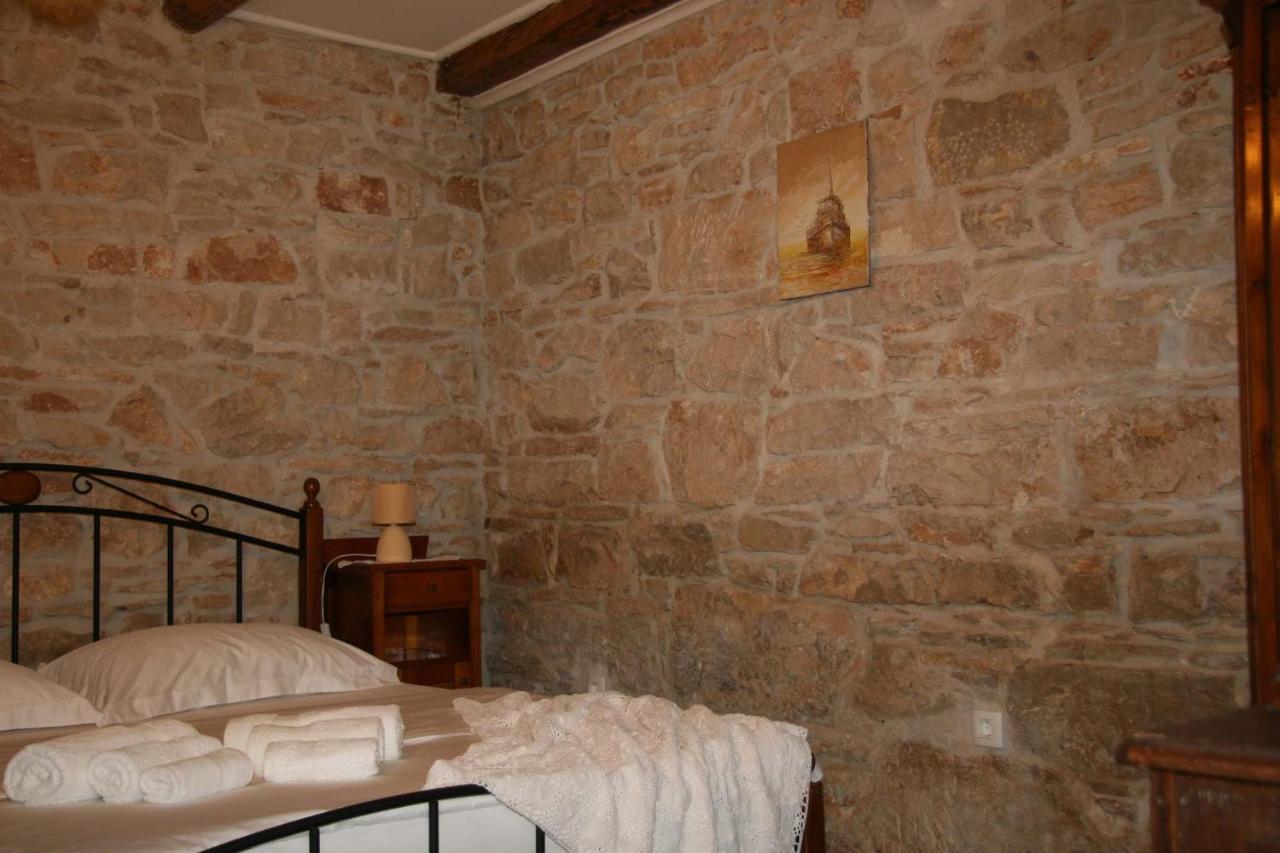 Apartments Sena Пула Екстериор снимка