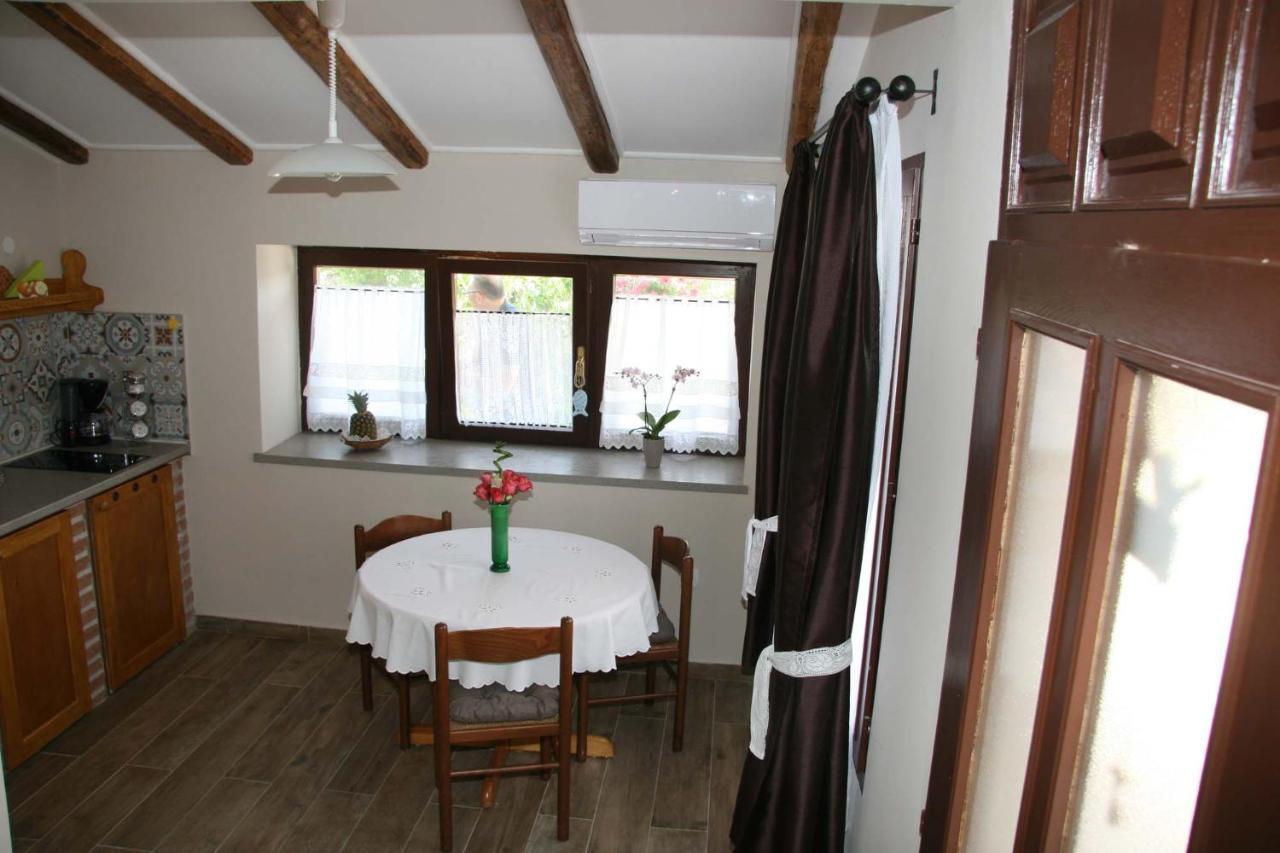 Apartments Sena Пула Екстериор снимка
