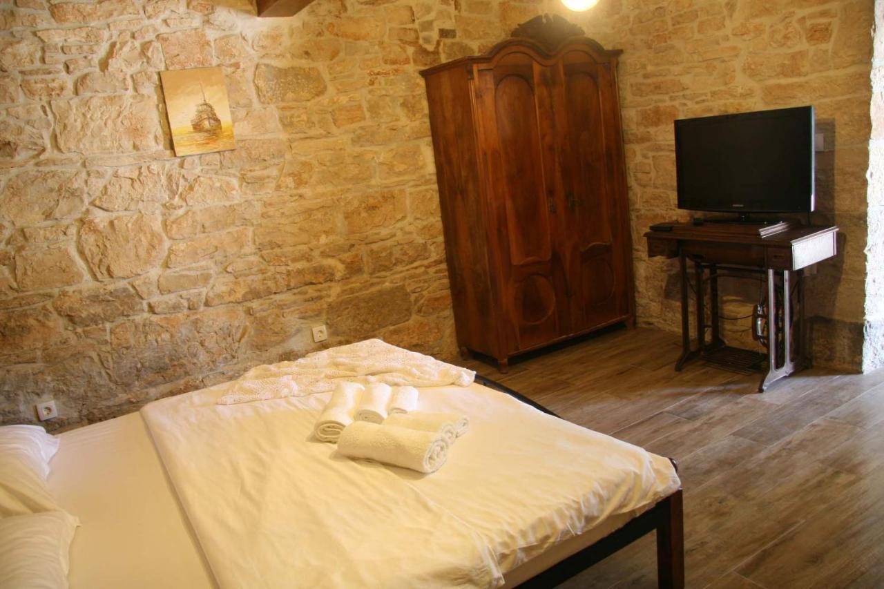 Apartments Sena Пула Екстериор снимка