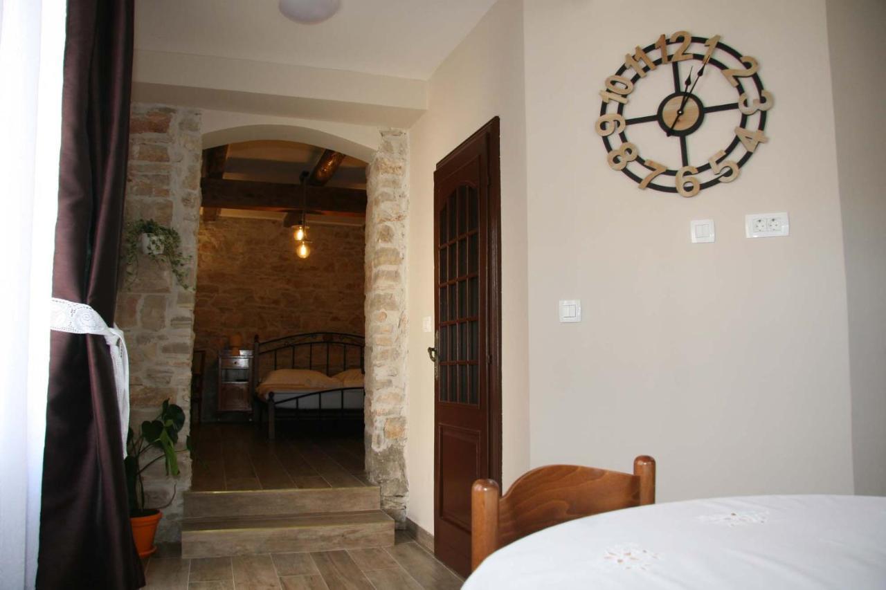 Apartments Sena Пула Екстериор снимка
