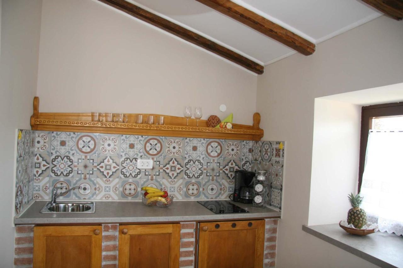 Apartments Sena Пула Екстериор снимка