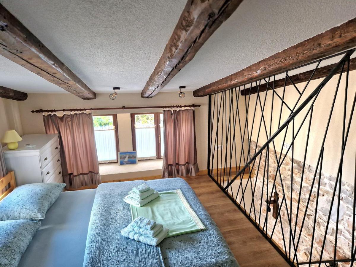 Apartments Sena Пула Екстериор снимка