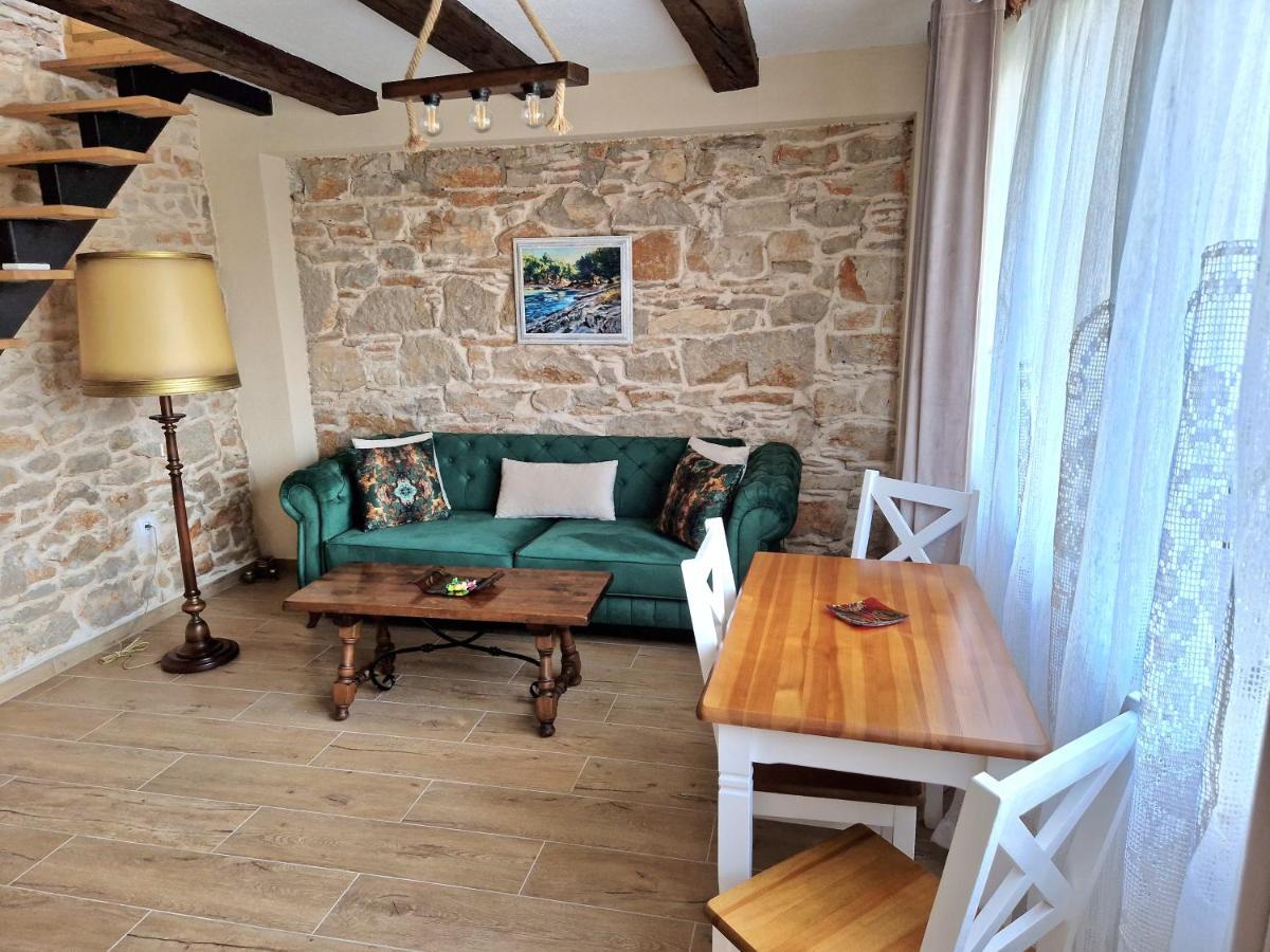 Apartments Sena Пула Екстериор снимка