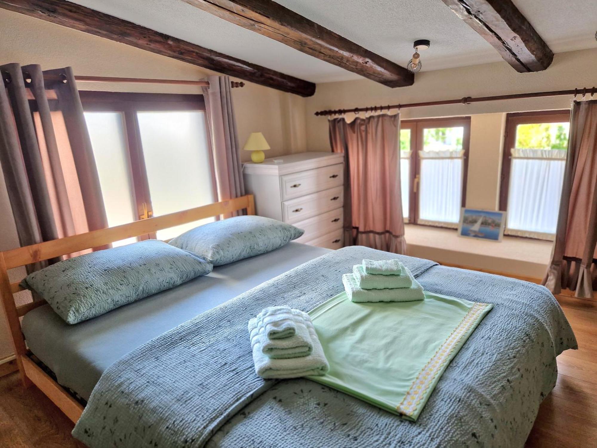 Apartments Sena Пула Екстериор снимка