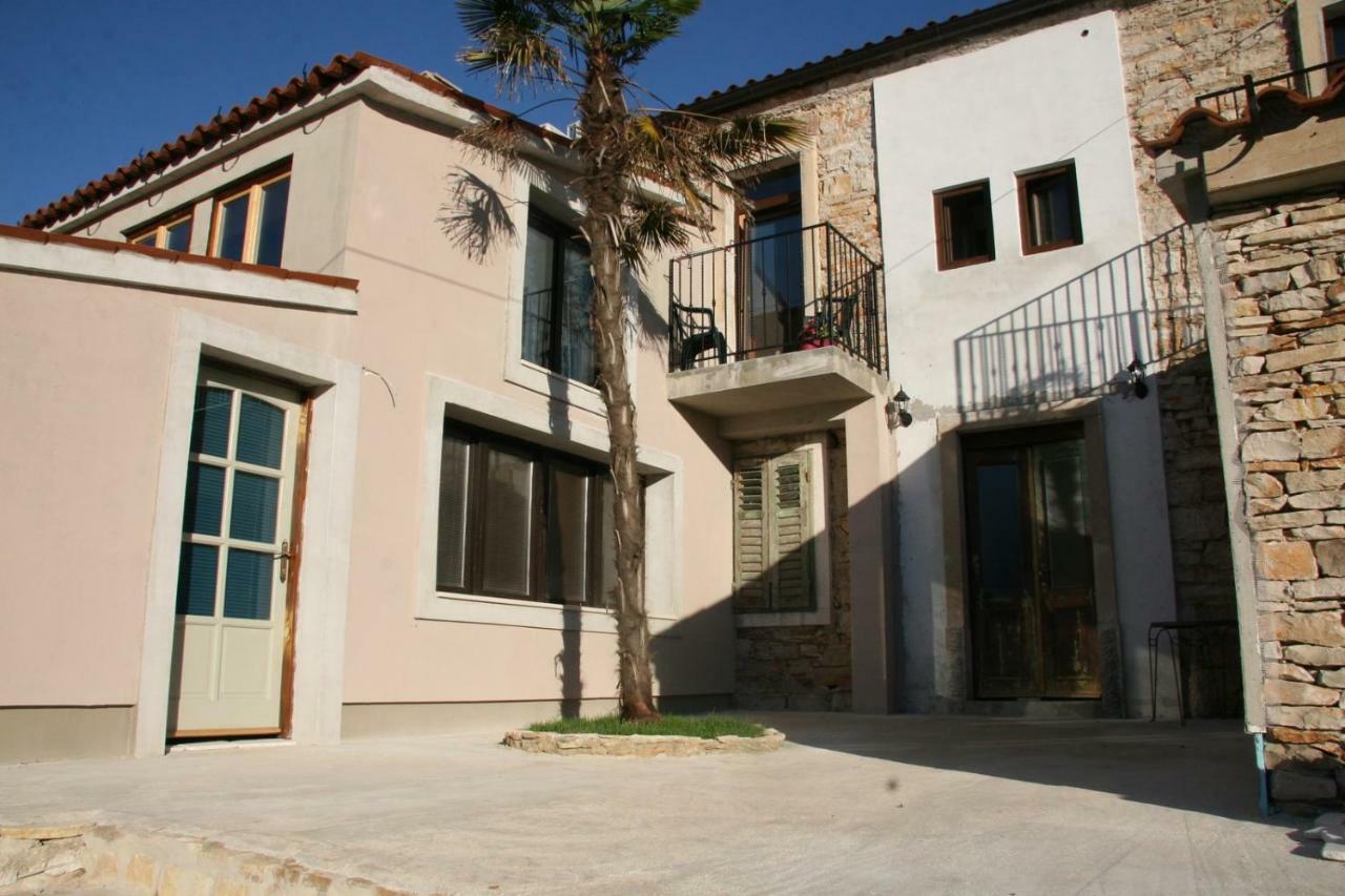 Apartments Sena Пула Екстериор снимка