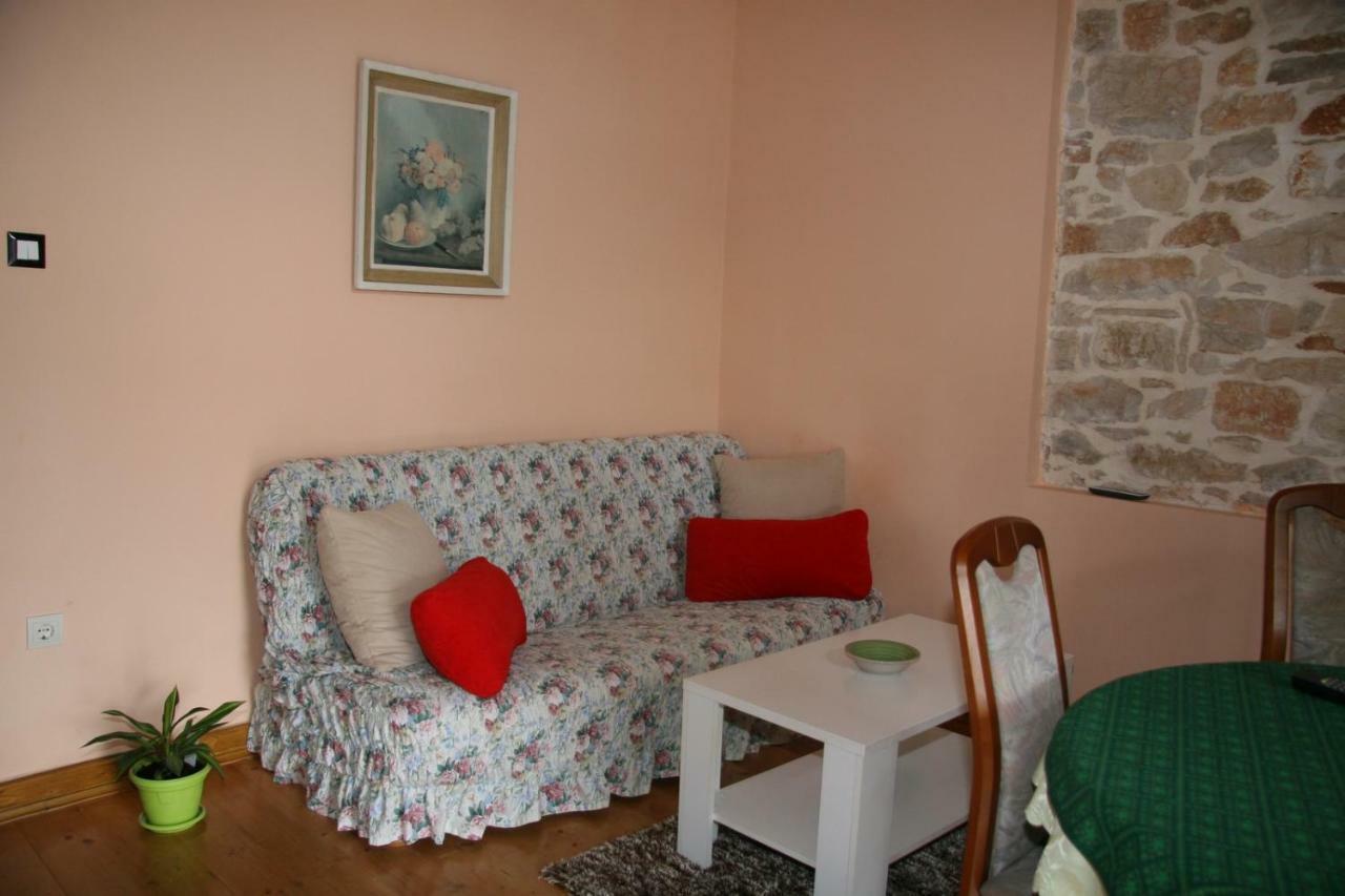 Apartments Sena Пула Екстериор снимка