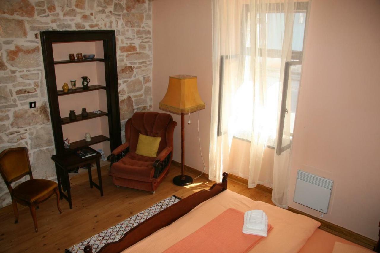 Apartments Sena Пула Екстериор снимка