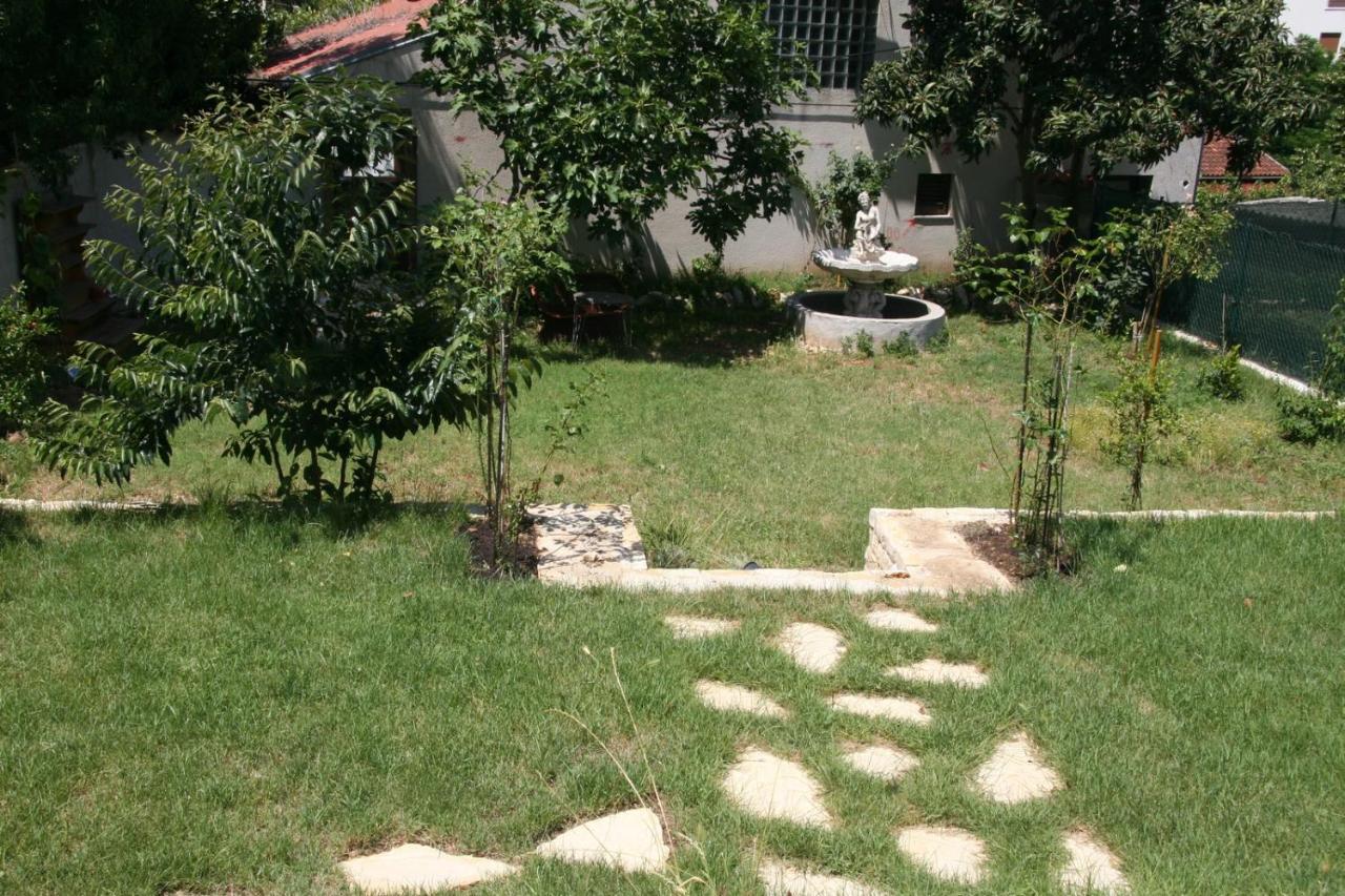 Apartments Sena Пула Екстериор снимка